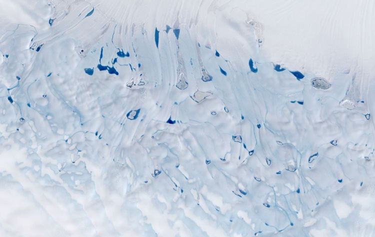 Meltwater ponds1