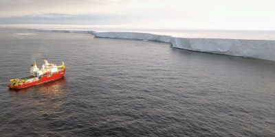 Getz ice shelf photo by Pierre Dutrieux