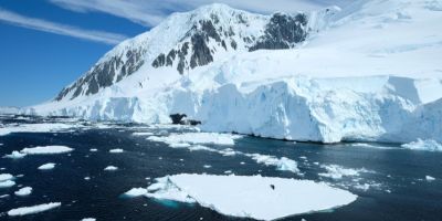 Satellites observe glacier committing “ice piracy”