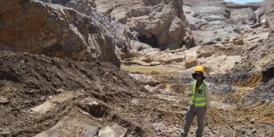 Tina Nakashole from University of Leeds on fieldwork looking at the old rock bed of the Orange river in Namibia.