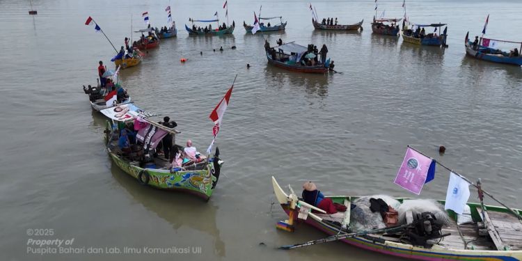 Parade of 16 fisherwomen’s boats: resisting coastal exploitation and climate crisis in Indonesia