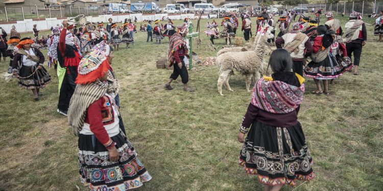 The four communities that make up the Parque de la Papa (Potato Park) coming together to celebrate International Potato Day in Pampallacta, above Pisac in the Peruvian Andes. Photograph: Phuyu Wayra 