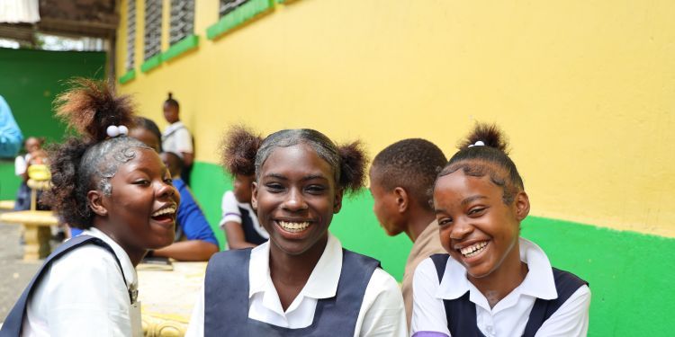pic of Jamaican schoolkids