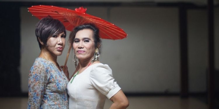 Two Indonesian women with a traditional umbrella