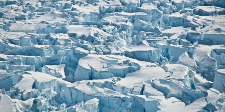 Satellites track vanishing Antarctic ice