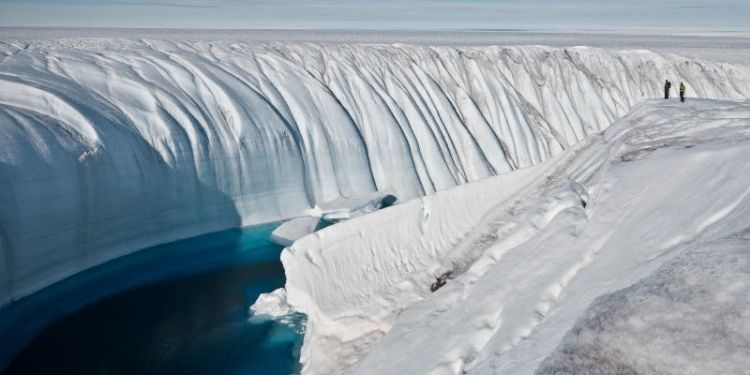 Extreme ice melting in Greenland raises global flood risk