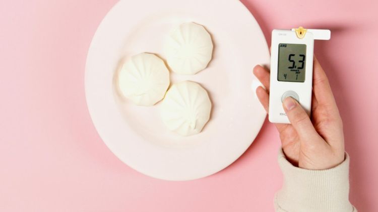 photo of a calorie counter and  biscuits
