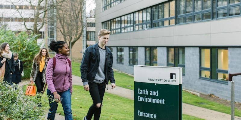 Students walking in the School of Earth and Environment